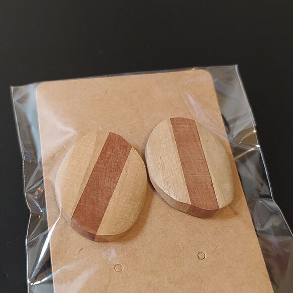Hand Crafted 2-Tone Wood Organically Round Pierced Earrings New in Package - Picture 2 of 5
